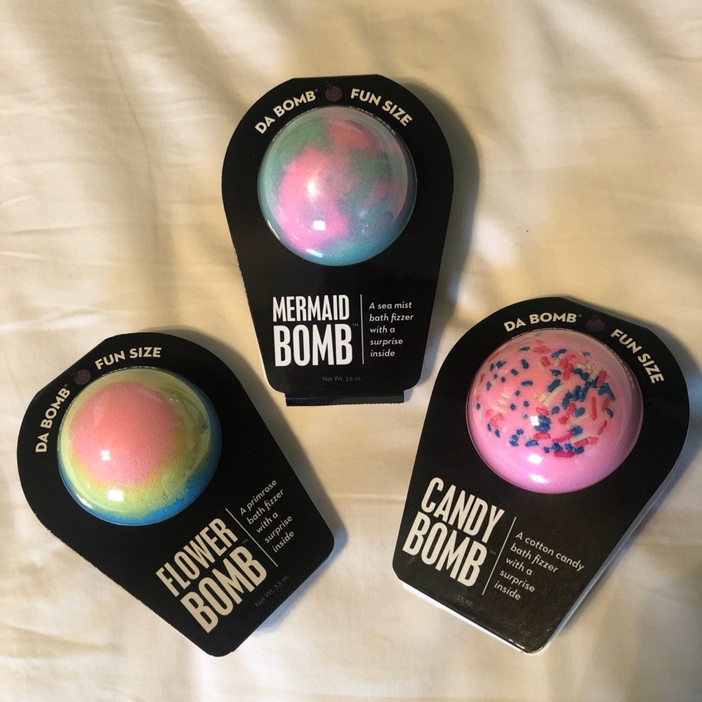 Three bath bombs!!